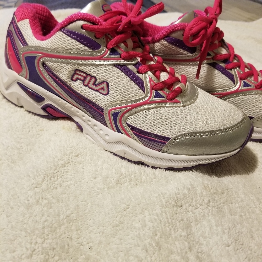 Athletic shoe